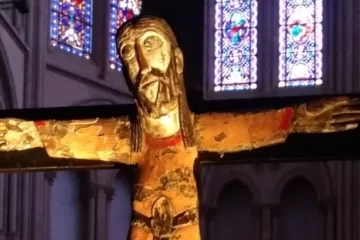 Christ en croix de l'église saint Ignace, chapelle des jésuites à Paris